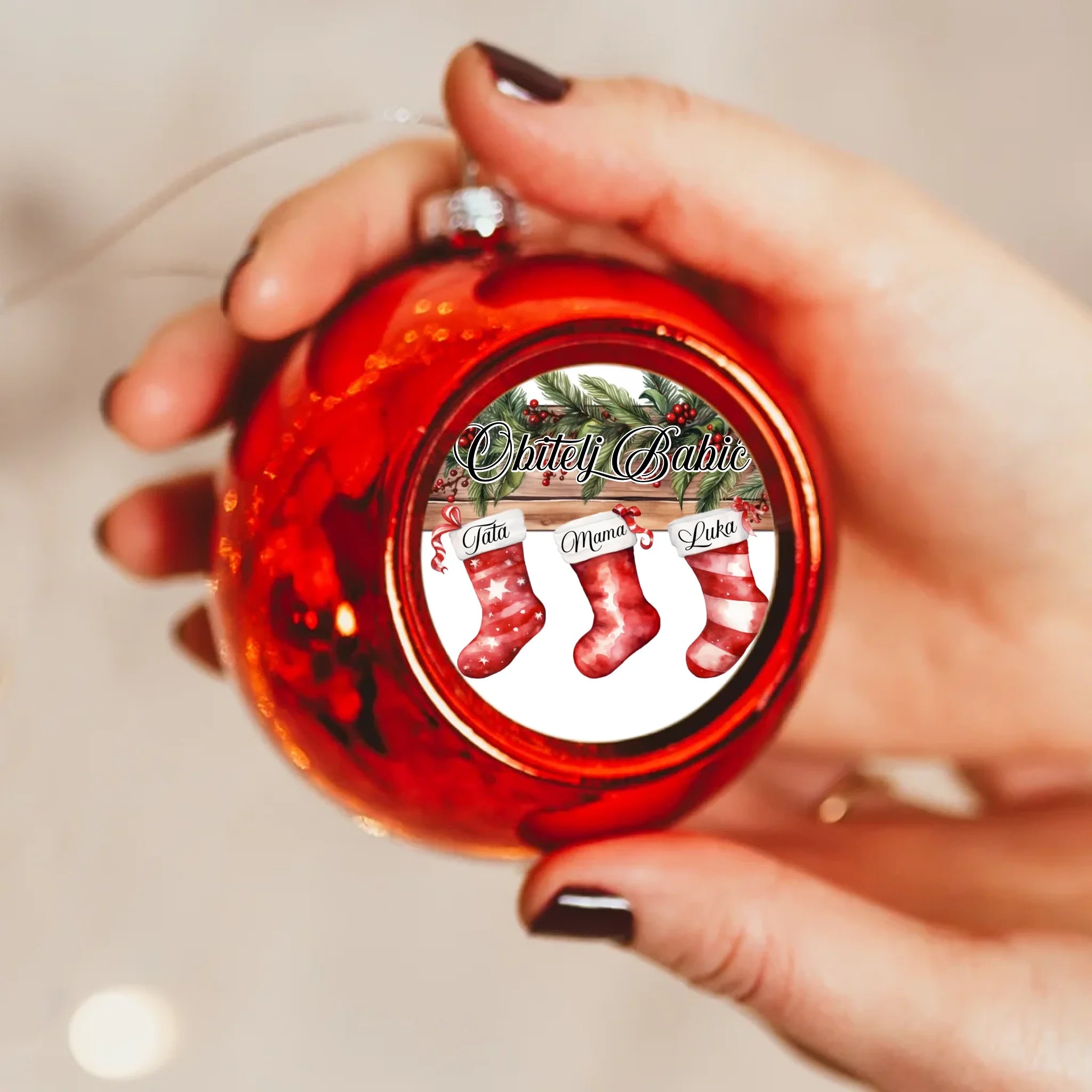 Božićni crveni ukras s crvenim čizmicama