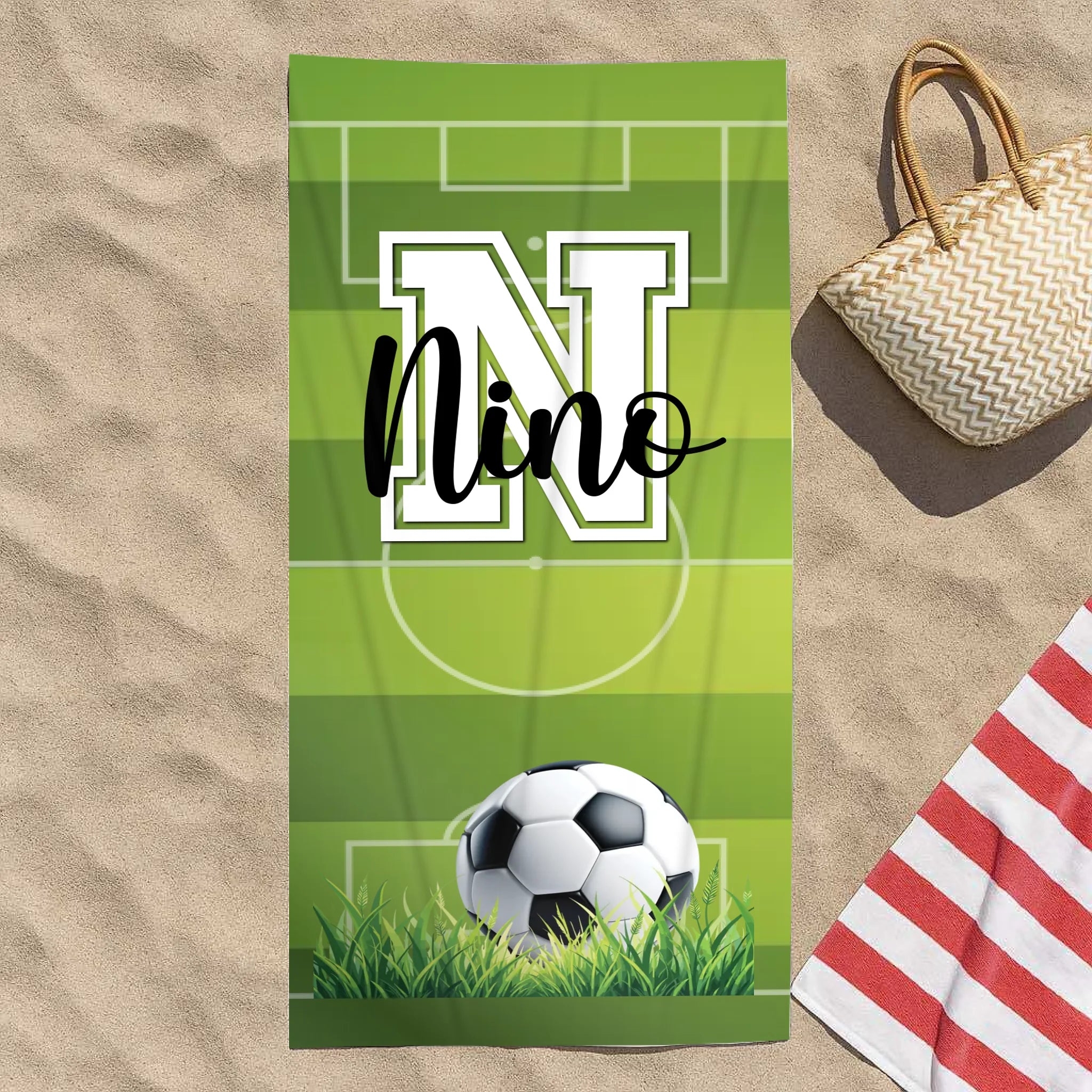 Poklon za nogometaše – uređiv personalizirani ručnik za plažu s imenom