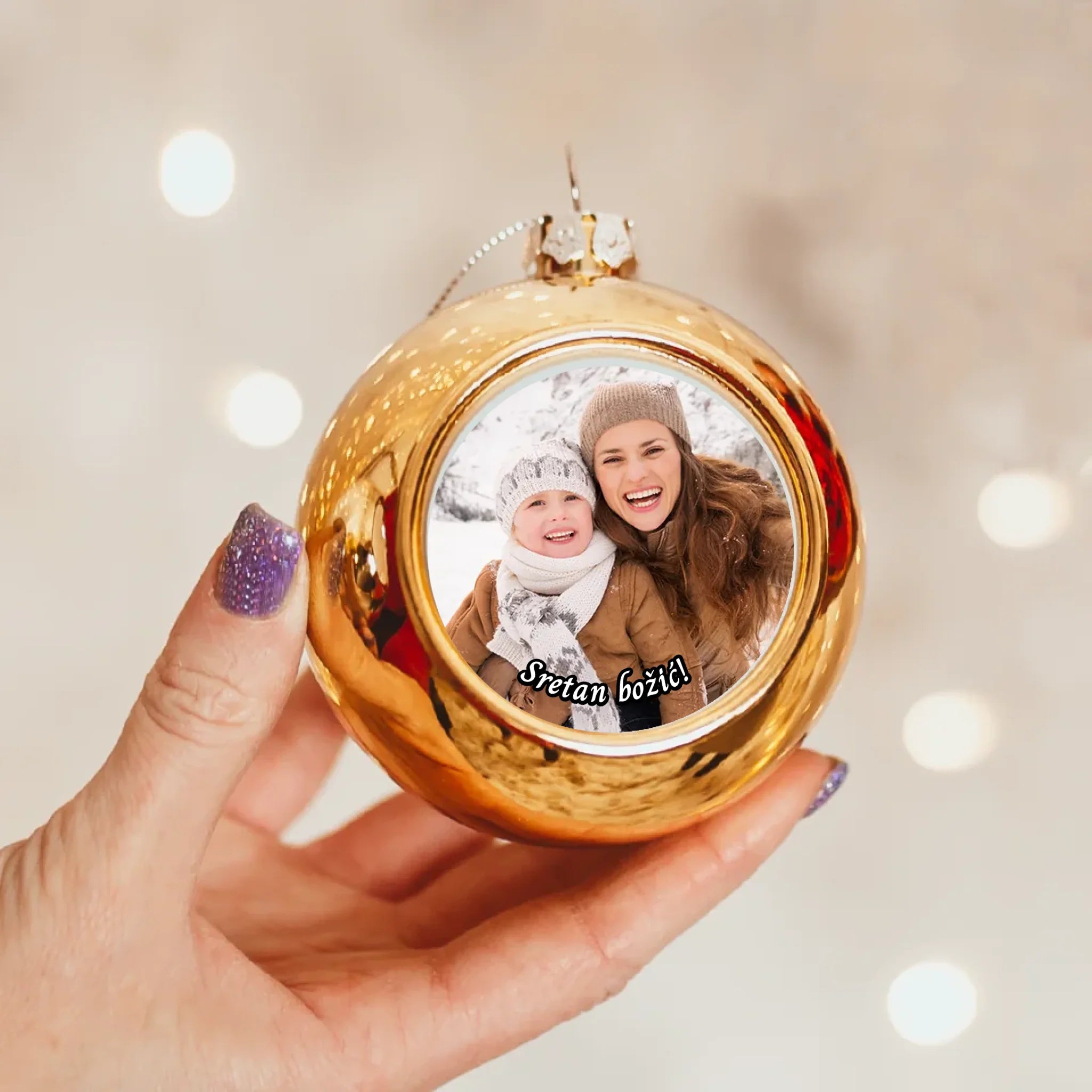 Zlatna božićna kuglica sa slikom