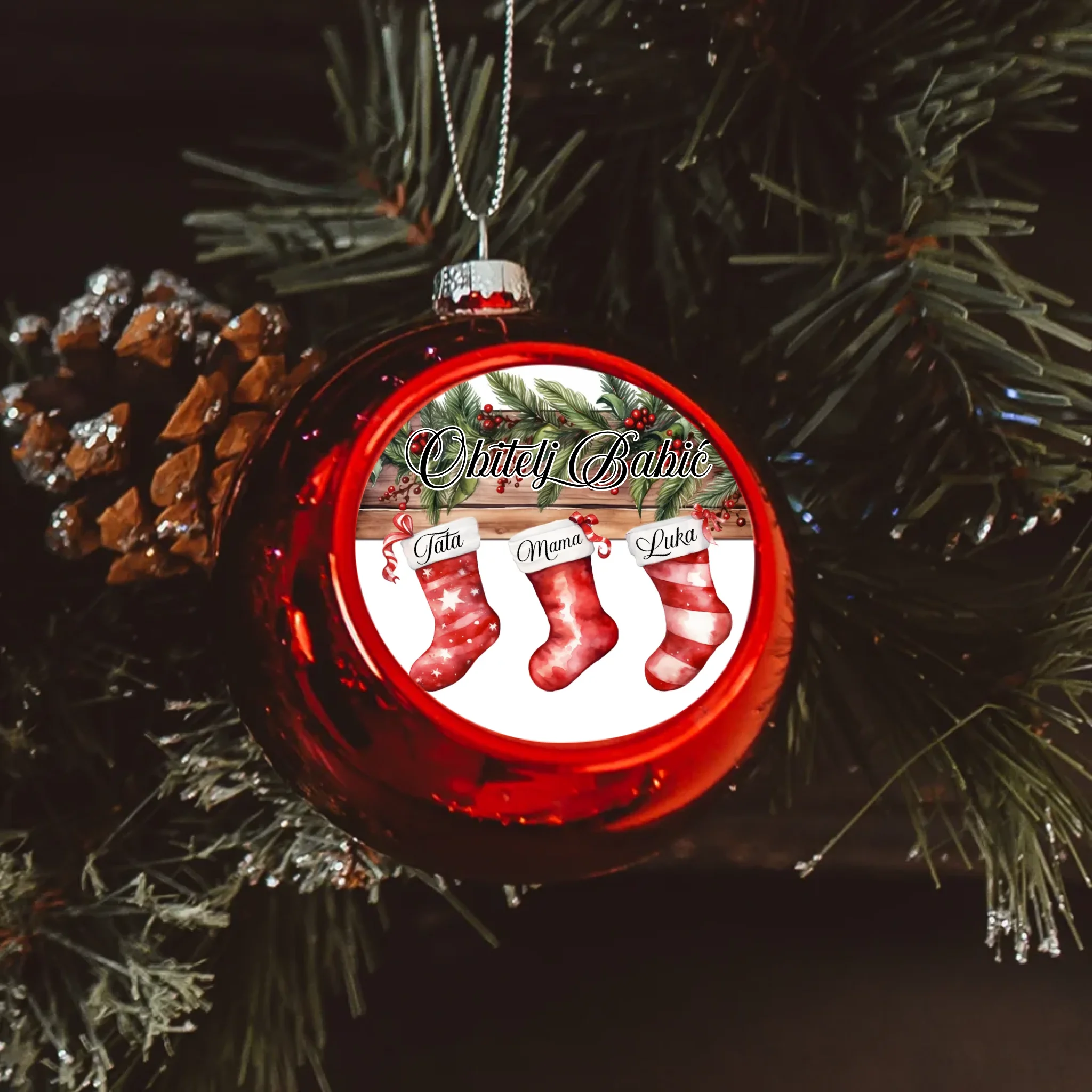 Božićni crveni ukras s crvenim čizmicama