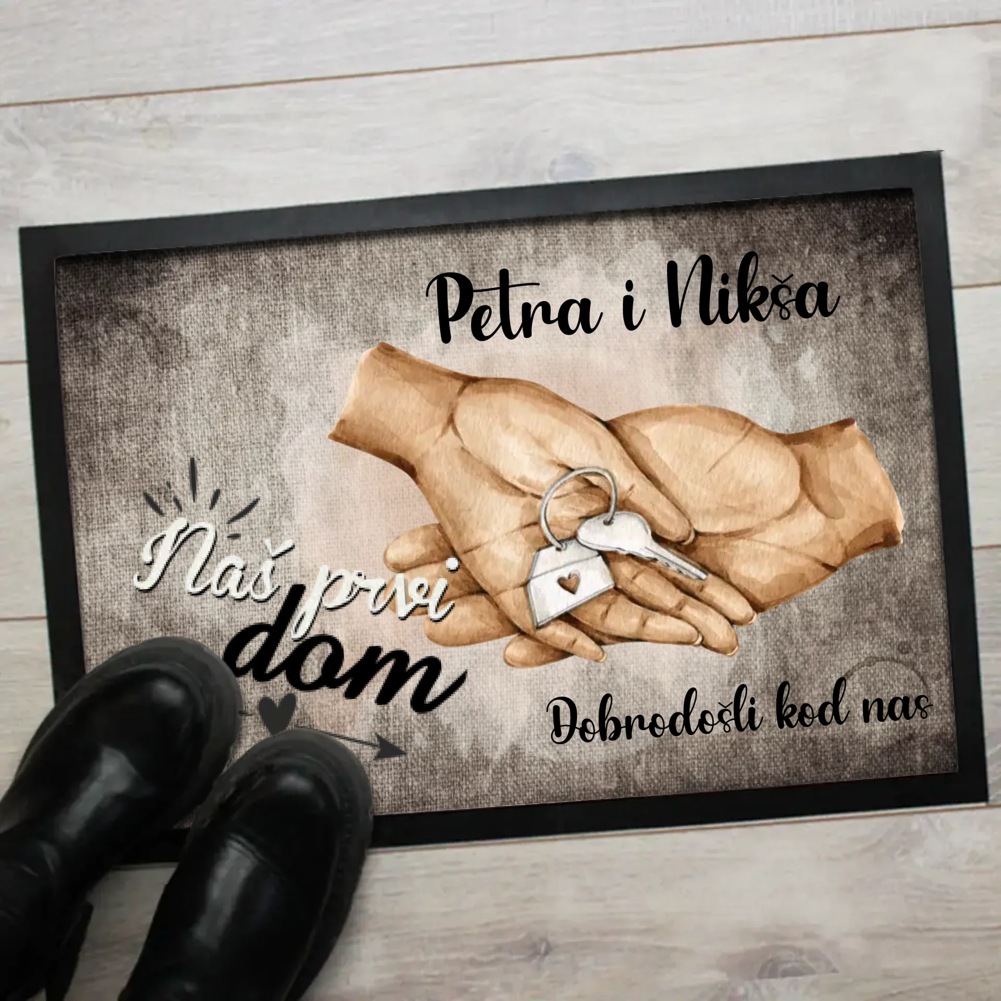 Uređiv personalizirani otirač s natpisom “Naš prvi dom”
