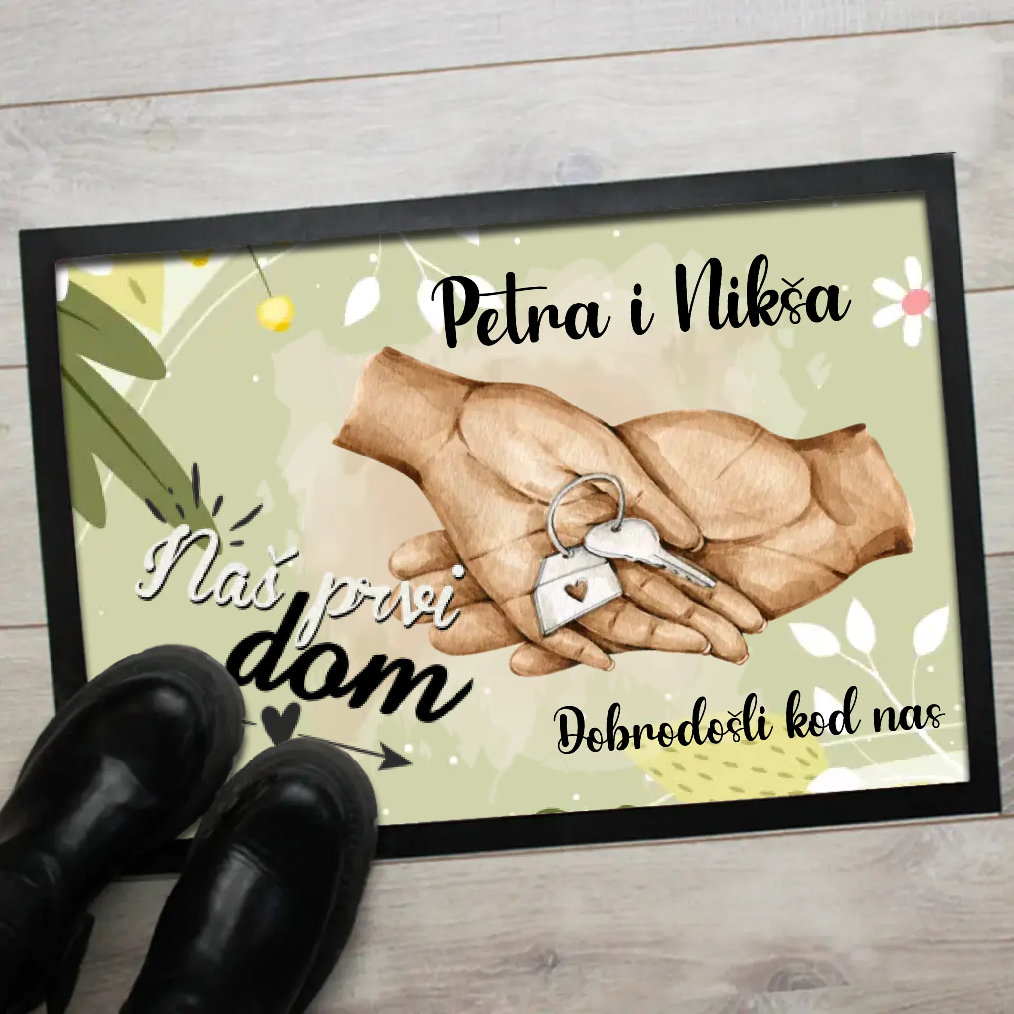 Uređiv personalizirani otirač s natpisom “Naš prvi dom” s proljetnom pozadinom