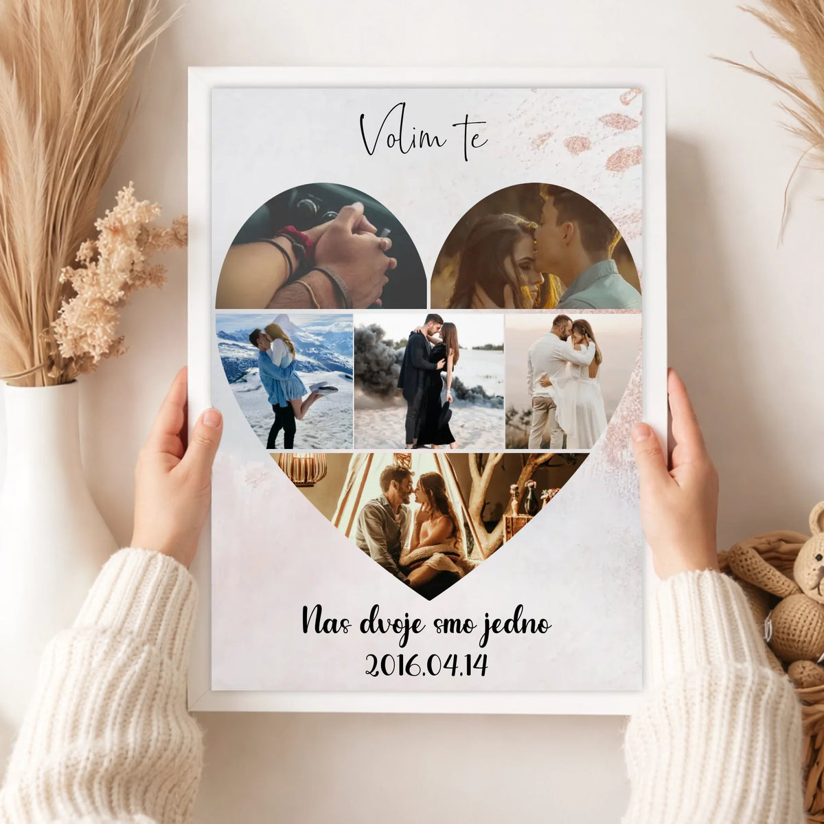 Zidna slika s kolažem fotografija u obliku srca i personaliziranim natpisom