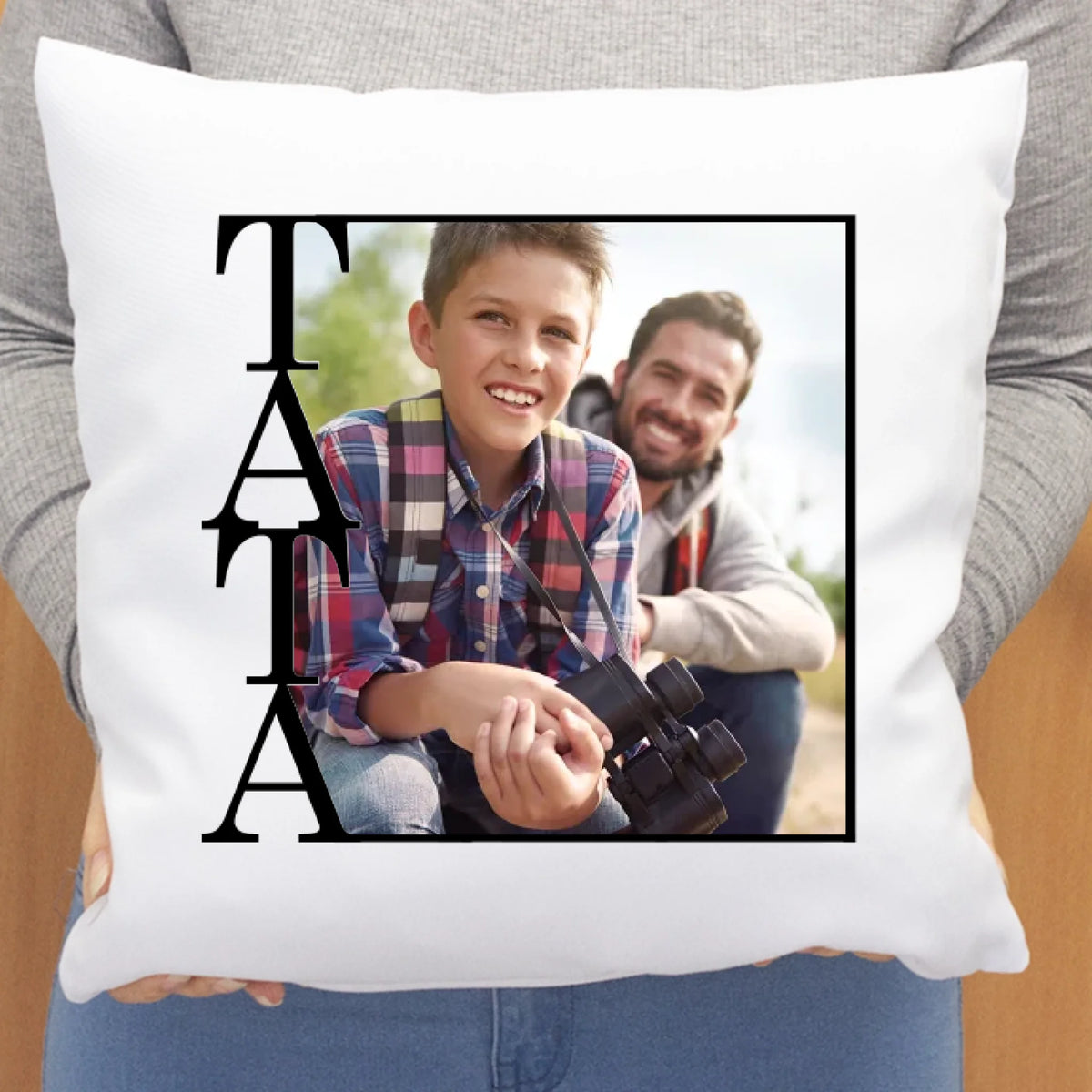 Poklon jastuk za tatu s natpisom „Tata” i vlastitom fotografijom